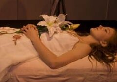 Juliet lies dead in the tomb